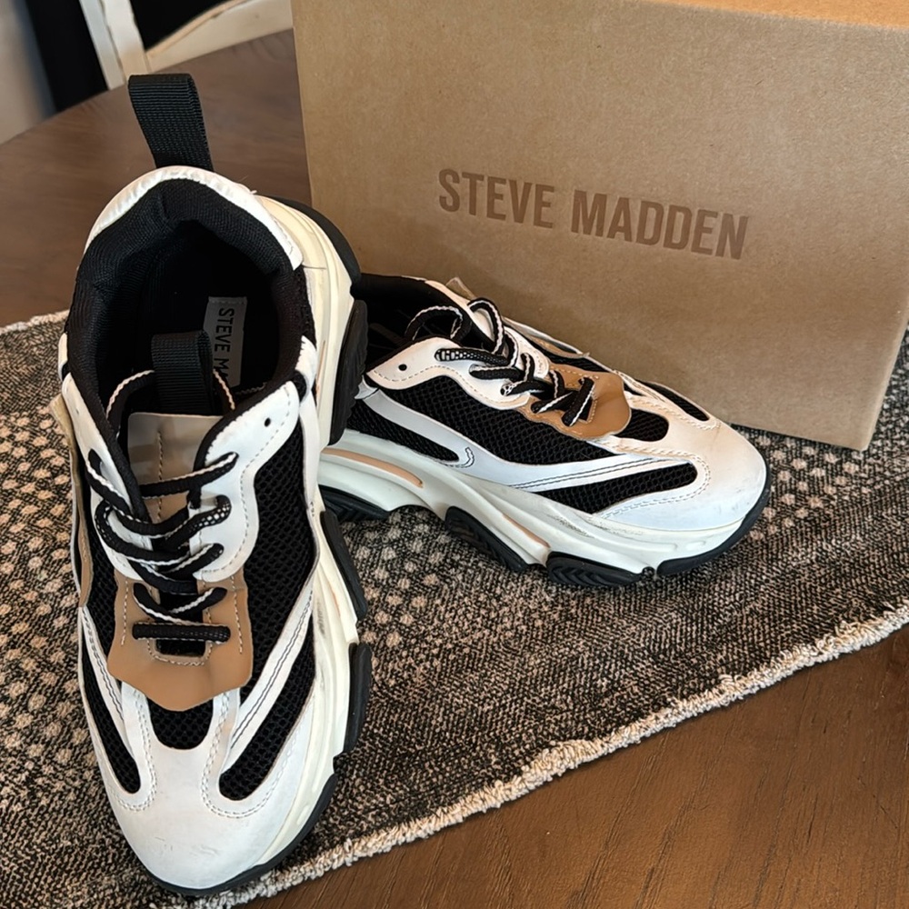 Steve Madden sneakers two tone platform Sz 8.5 . SO COMFY & Cushy